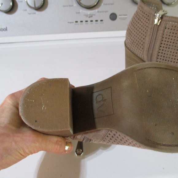 Women's Short Booties/ Size 7/ Tan Suede/3 1/4" Heels - Picture 4 of 6